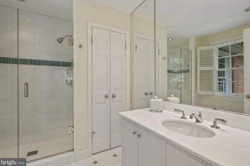 11013 Cripplegate Rd, Rockville MD 20854-1630 exterior