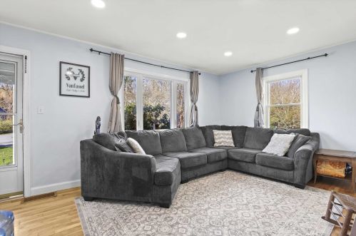 17 Bishop Dr, Poughkeepsie, NY 12603-2601