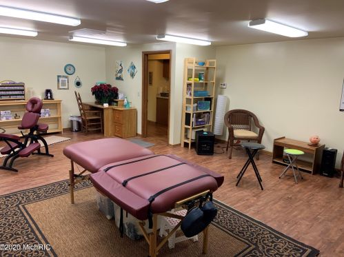 5466 Holiday Ter, Kalamazoo MI  49009-2147 exterior