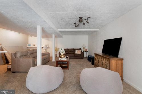 8366 Hilton St, Hummelstown PA  17036-8680 exterior