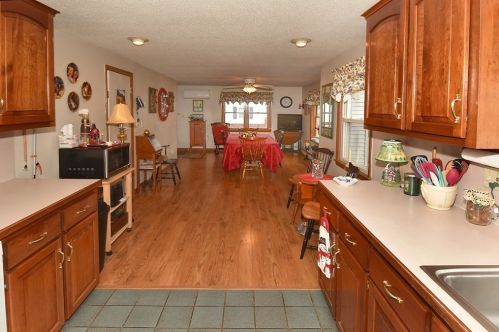 20 Nancy Dr, Enfield CT 06082-2632 exterior