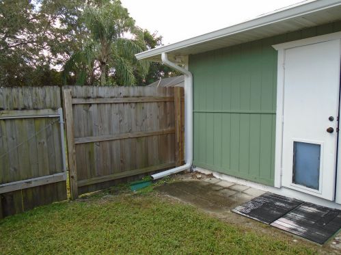372 Walters Ter, Fort Pierce FL 34983-3878 exterior