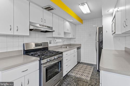 813 6 St, Philadelphia PA 19140-3327 exterior