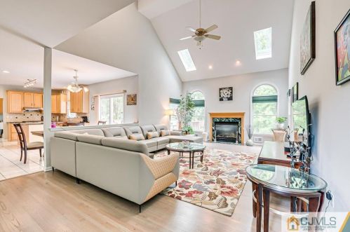 16 Sonia Ct, Edison NJ 08820-4443 exterior