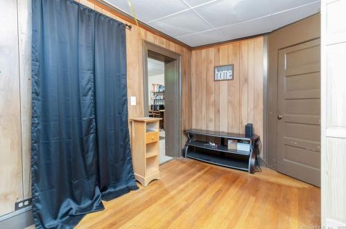 29 Prospect St, Enfield CT 06082-3443 exterior