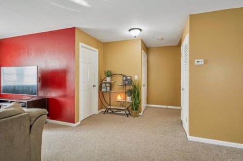 19 Brittany Dr, Middletown NY 10940-4248 exterior