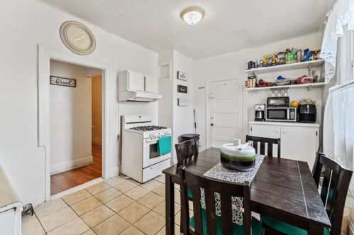 91 Peace St, Providence RI 02907-1550 exterior