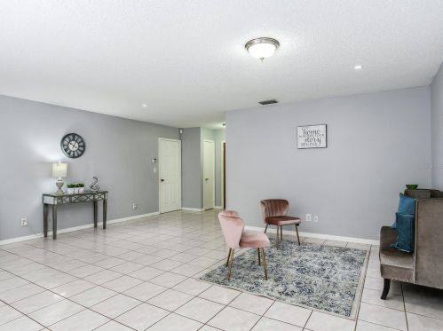 9114 Camino Villa Blvd, Tampa FL 33635-1066 exterior