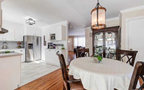 16 Quebec Dr, Huntington Station NY 11746-3872 exterior