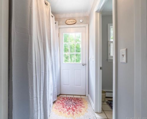 76 Ruscoe Rd, Wilton CT 06897-1425 exterior