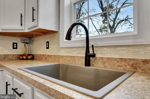 77 Overlook Dr, Hanover PA 17331-9136 exterior