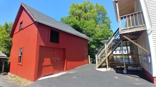 9 Maple Ave, Ware MA 01082-1529 exterior