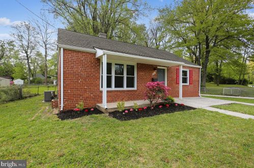 11826 Huggins Dr, Silver Spring, MD 20902-2369