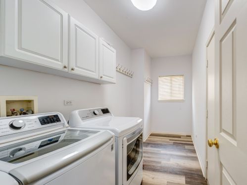 6 Augusta Dr, Streamwood IL 60107-1290 exterior