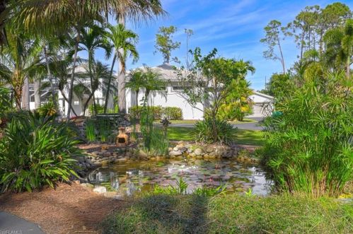 4055 1 Ave, Naples FL 34102-5905 exterior