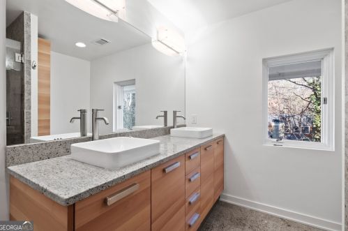 30 Chevaux Ct, Atlanta GA  30342-1944 exterior