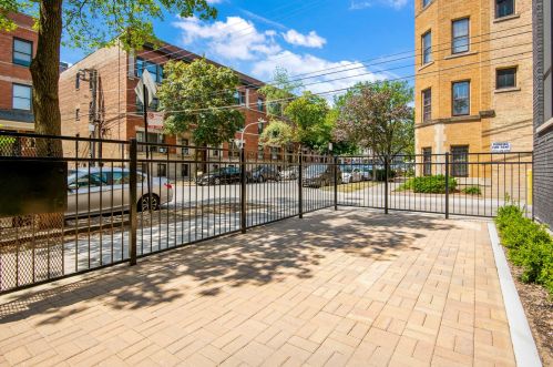 702 Wellington Ave, Chicago IL  60657-5308 exterior