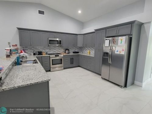 918 Bayshore Blvd, Fort Pierce FL  34983-1010 exterior