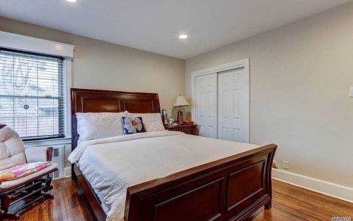 24 Vondran St, Huntington Station NY 11746-2548 exterior