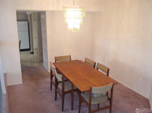 143 Linda Ln, Edison NJ 08820-4509 exterior