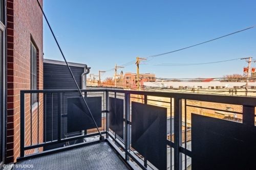 2326 Giddings St, Chicago IL  60625-8310 exterior