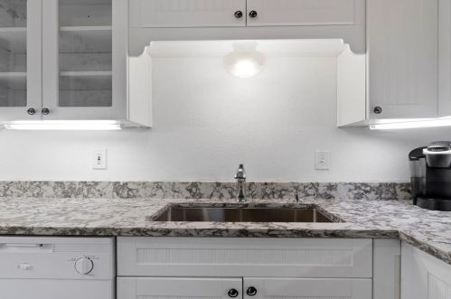 13726 Brookgreen Cir, Dallas, TX 75240-5813