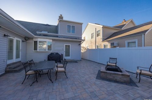 51 Fordham St, Valley Stream NY 11581-3223 exterior