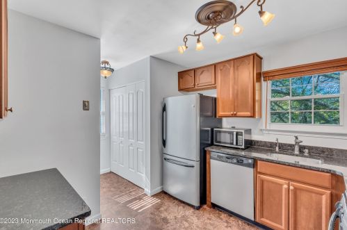 80 Poplar Pl, East Freehold NJ 07728-4173 exterior