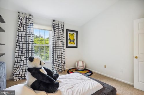 6036 Loganwood Dr, Rockville MD 20852-3459 exterior