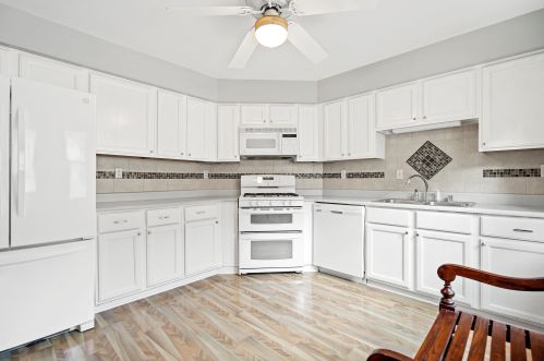 2960 38th St, Milwaukee, WI 53215-3520