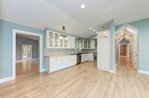 6105 Belfast Dr, Austin TX 78723-1117 exterior