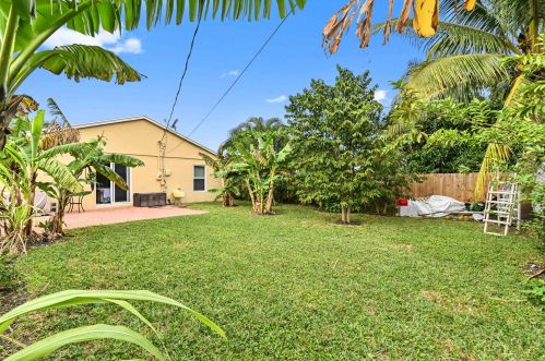 1226 7 St, Boynton Beach FL 33426-2921 exterior