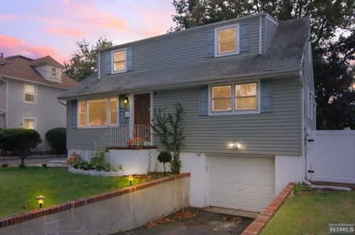 2 Passaic Ave, Hasbrouck Heights, NJ 07604-1108