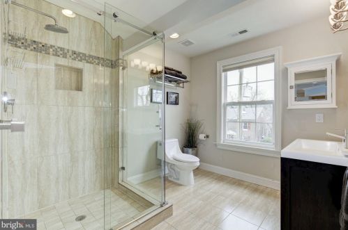 5536 30 Pl, Washington DC 20015-1209 exterior