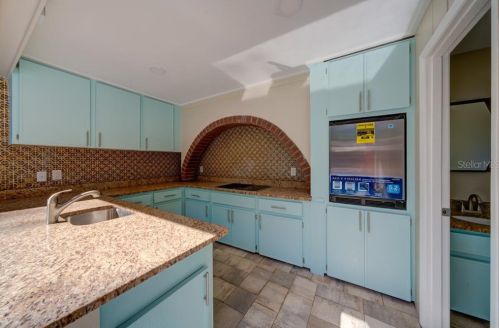 5012 Barrowe Dr, Tampa FL 33624-2593 exterior