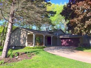 1364 Canal St, Kalamazoo, MI 49002-7578