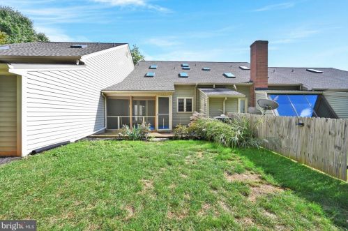 3223 Pinewyn Cir, Lancaster PA exterior