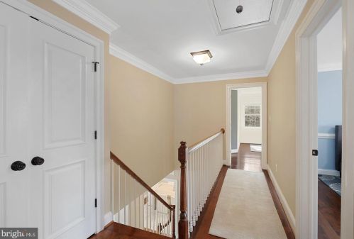 1008 Kimberwicke Rd, Mc Lean VA 22102-1328 exterior