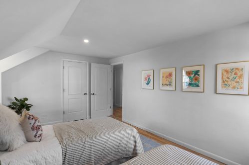 4150 Lake Dr, Milwaukee WI  53211-1719 exterior