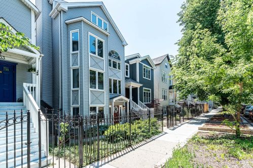 1235 Barry Ave, Chicago IL  60657-4209 exterior