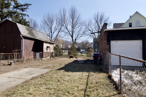 29 Marble St, Springfield MA 01105-2209 exterior