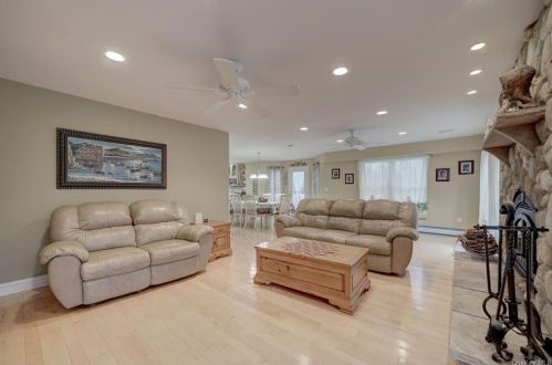 339 Clove Rd, Monroe NY 10950-4754 exterior