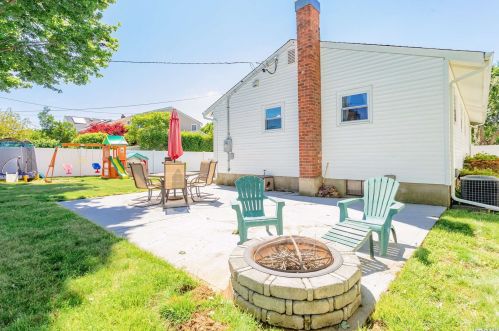 13 Dorian Ln, Commack NY 11725-3501 exterior