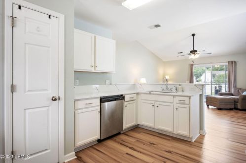 4 Hidden Lk Ln, Bluffton SC 29910-8002 exterior