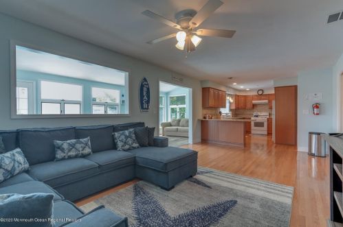 208 New York Ave, Point Pleasant Beach NJ 08742-3337 exterior