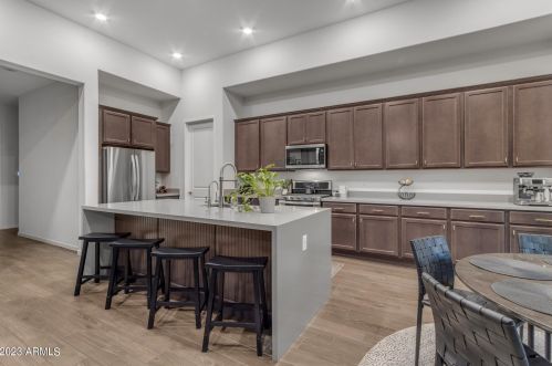 8513 22 Dr, Phoenix AZ 85041-7712 exterior