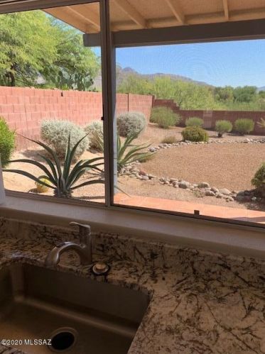 5580 Barrasca Ave, Tucson AZ  85750-6494 exterior