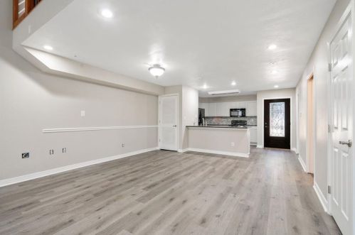 13 April Hl, Montgomery TX 77356-5923 exterior