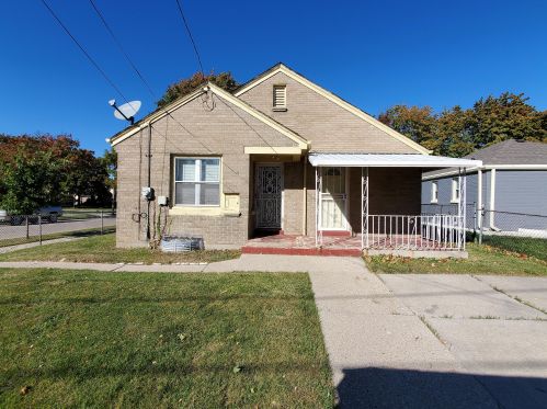 2733 Roosevelt Dr, Milwaukee WI 53216-1838 exterior