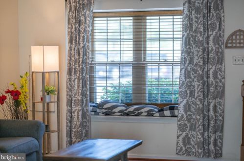 206 Maple Gln Cir, Pottstown PA 19464-3253 exterior